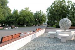 Казань. У нового корпуса университета